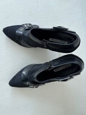 Manolo Blahnik Black Haircalf Buckle Ankle Booties Sz 38.5 Archive Designer Heel